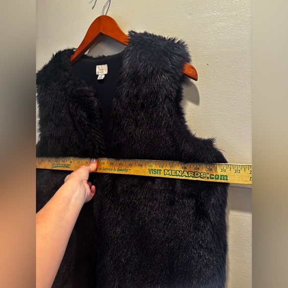 Women's Navy Faux Fur Vest soft medium stylish fall trendy - Picture 5 of 11